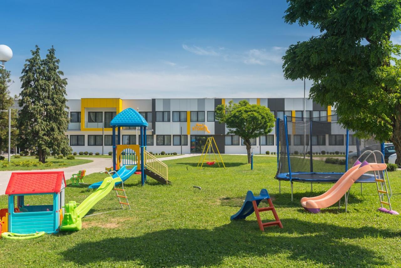 Hotel Stobex Loznica Kültér fotó