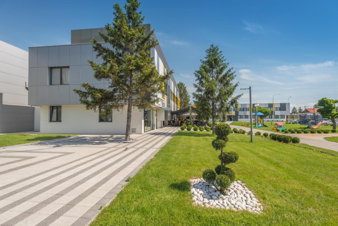 Hotel Stobex Loznica Kültér fotó