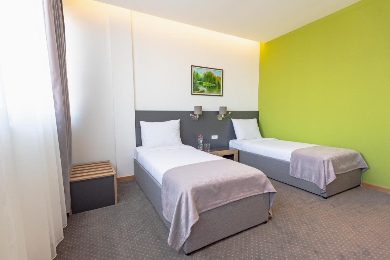 Hotel Stobex Loznica Kültér fotó