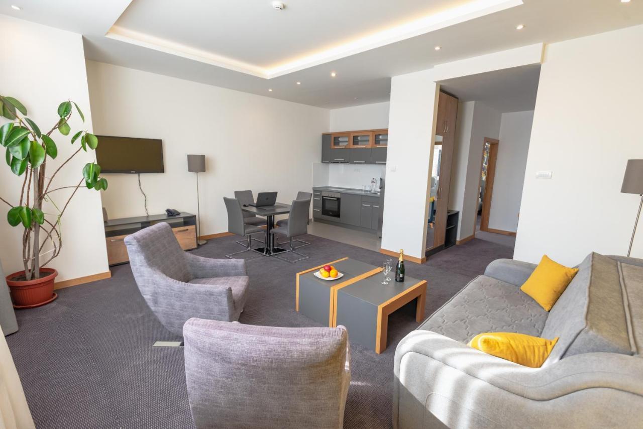 Hotel Stobex Loznica Kültér fotó