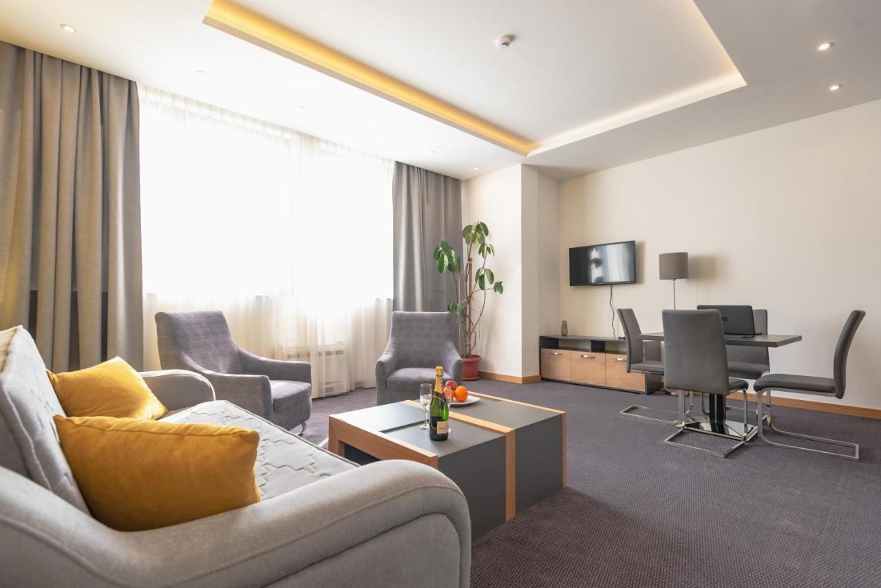 Hotel Stobex Loznica Kültér fotó
