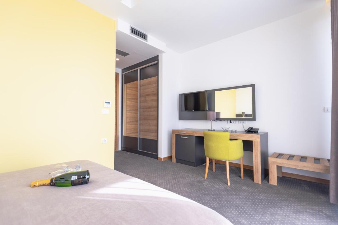Hotel Stobex Loznica Kültér fotó