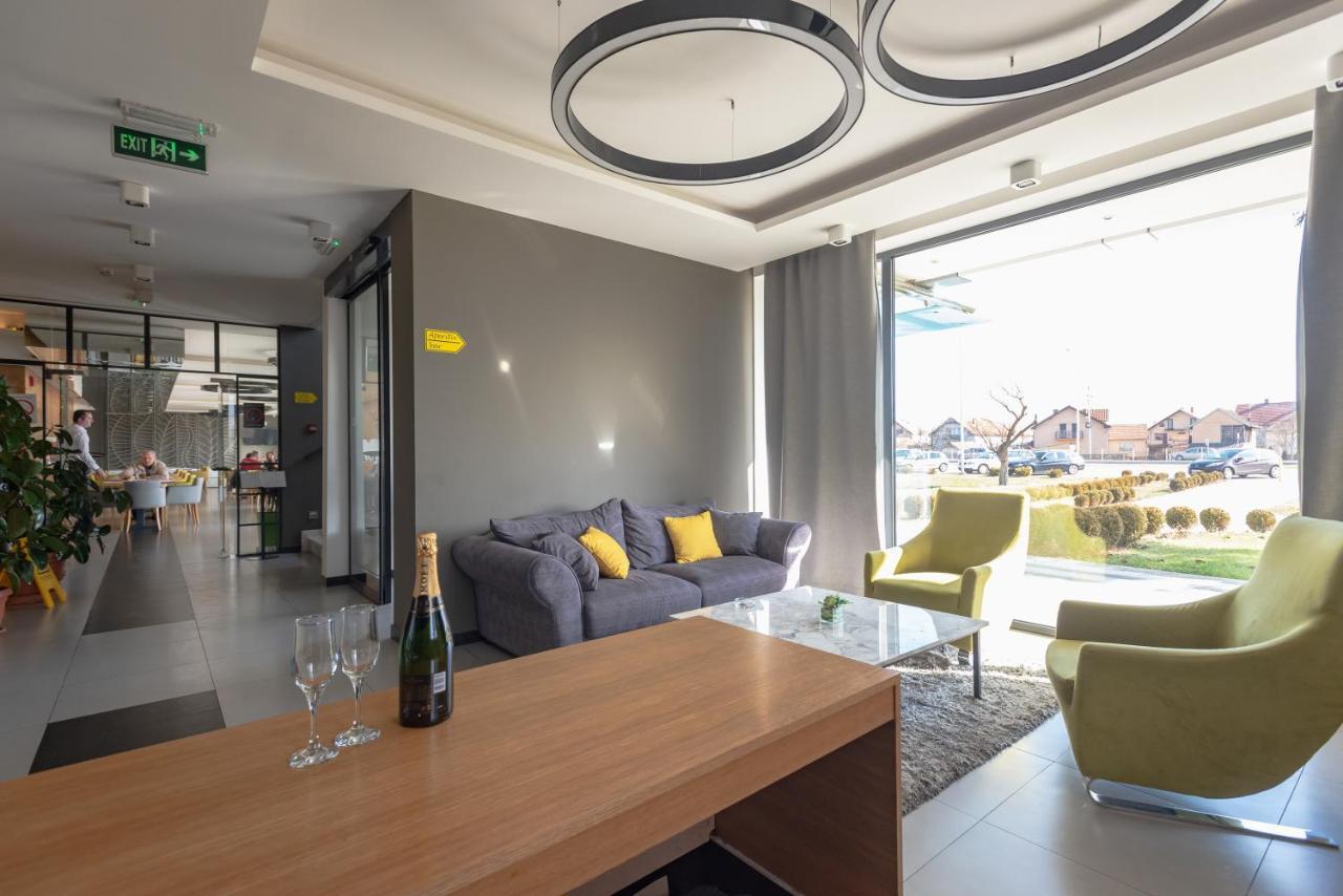 Hotel Stobex Loznica Kültér fotó